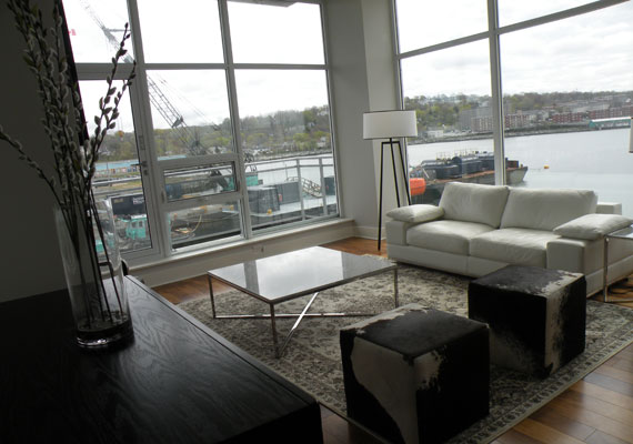 Choose from 1 bedroom to 2 bedroom + den. We've got something that will match your needs.